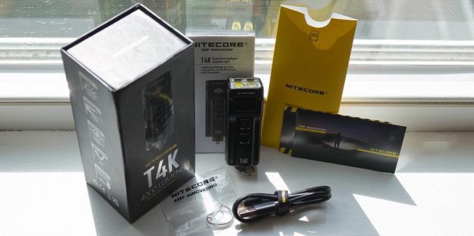 Minden a Nitecore T4K dobozában