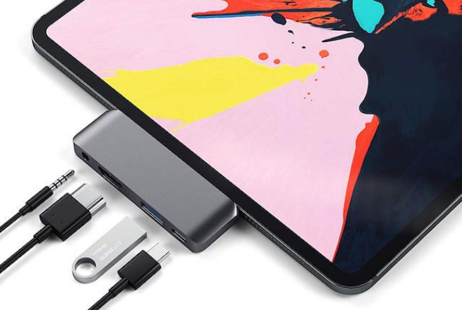 A Satechi USB-C Hub termékképe az iPad Pro számára