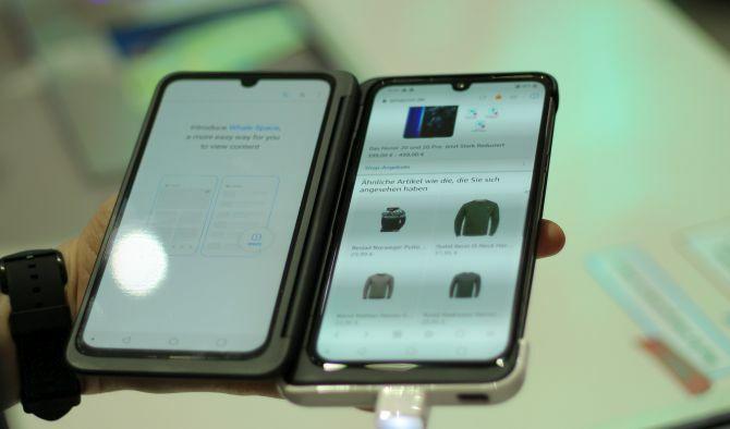 Ez egy összecsukható telefon képe