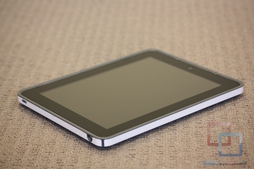 MakeUseOf Review & Giveaway: CandyShell iPad tok - Speck IMG 2111