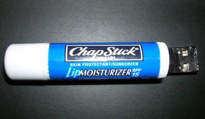 Chapstick vagy rúzsként álcázott USB