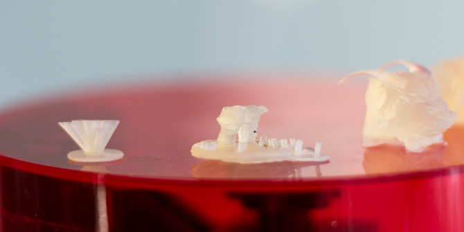 SparkMaker áttekintés: Forradalmian új 300 dolláros gyanta 3D nyomtató... De valójában nem működik a szikragyújtó heroforge