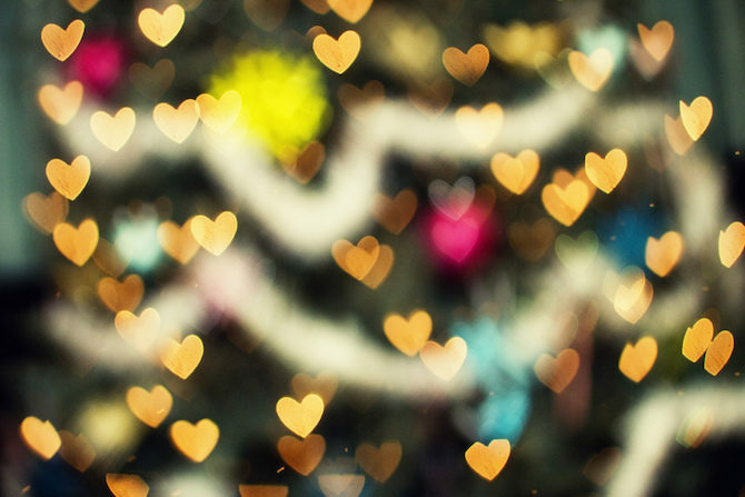 Hogyan hozhatunk létre DIY szűrőt az egyedi Bokeh alakzatokhoz, a Bokeh Hearts 670x447-hez