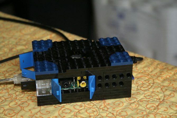 18 érdekes DIY Raspberry Pi Case Ideas darrennie pi lego 670 670x447