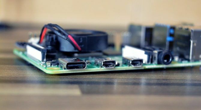 Raspberry Pi 8GB ventilátoros alátéttel