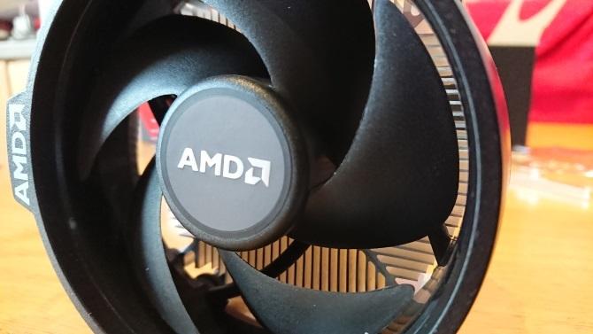 Telepítsen egy hűtőbordát és ventilátort a Mini-ITX PC-be