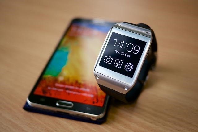 samsung galaxy--gear-SmartWatch