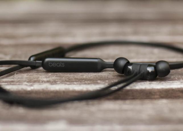 BeatsX áttekintés és ajándék: Mégis az Apple legjobb fülhallgatója? Beatsx huzal